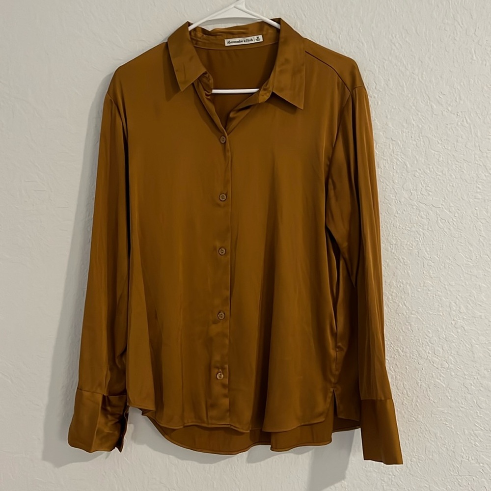Abercrombie & Fitch Long-Sleeve Satin Button-Up Shirt - Ochre